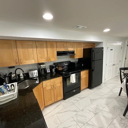 Lovely Remodeled 2Bdrm Basement Home Washington Esterno foto
