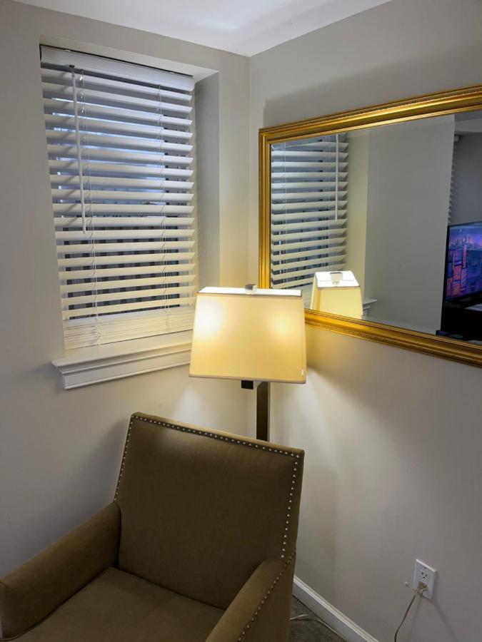 Lovely Remodeled 2Bdrm Basement Home Washington Esterno foto