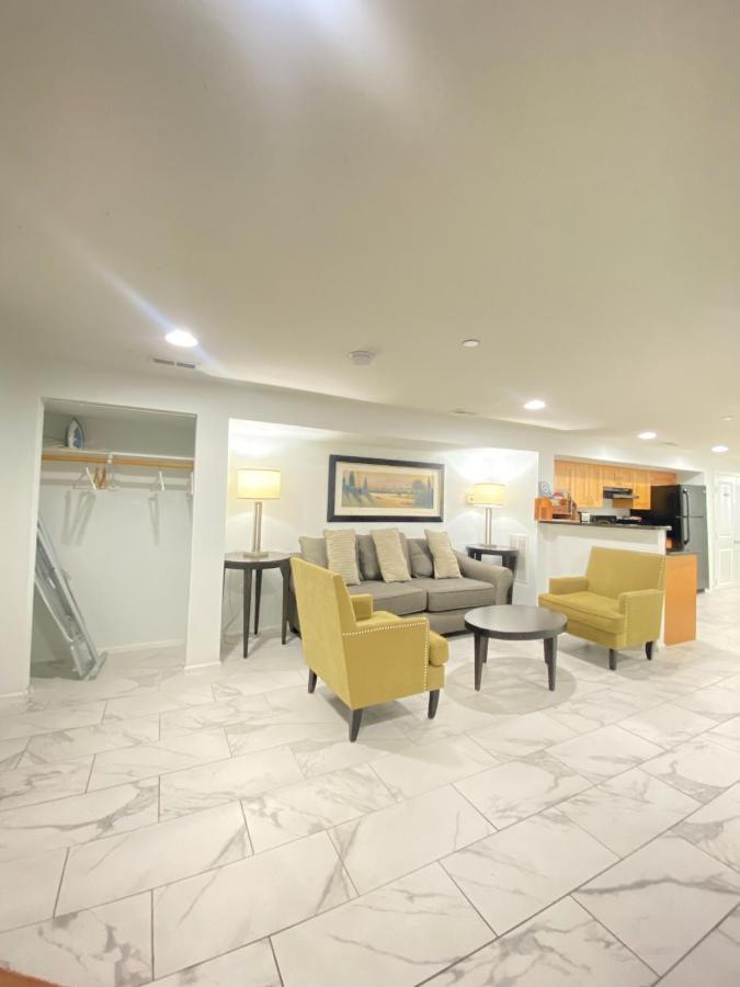 Lovely Remodeled 2Bdrm Basement Home Washington Esterno foto