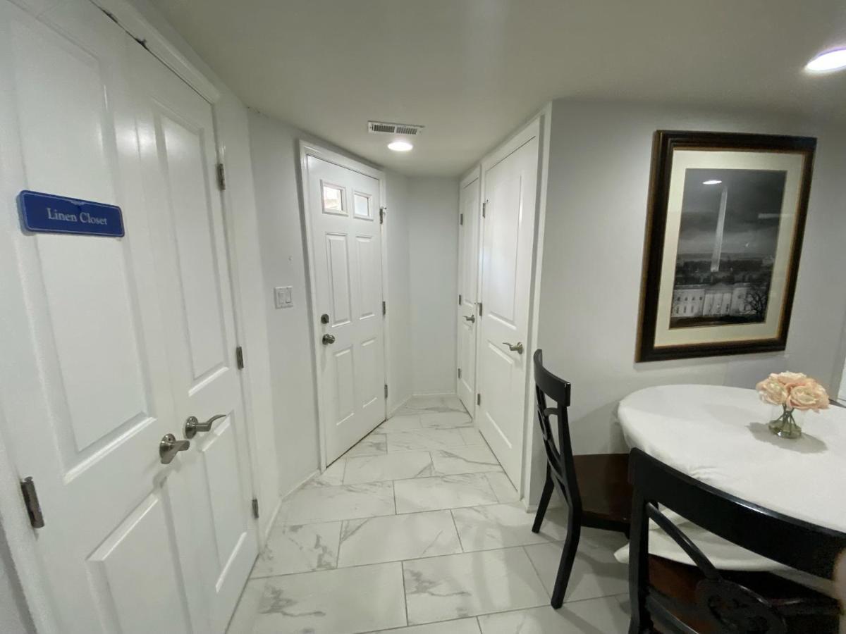 Lovely Remodeled 2Bdrm Basement Home Washington Esterno foto