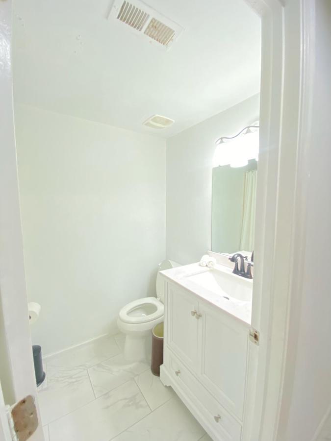 Lovely Remodeled 2Bdrm Basement Home Washington Esterno foto