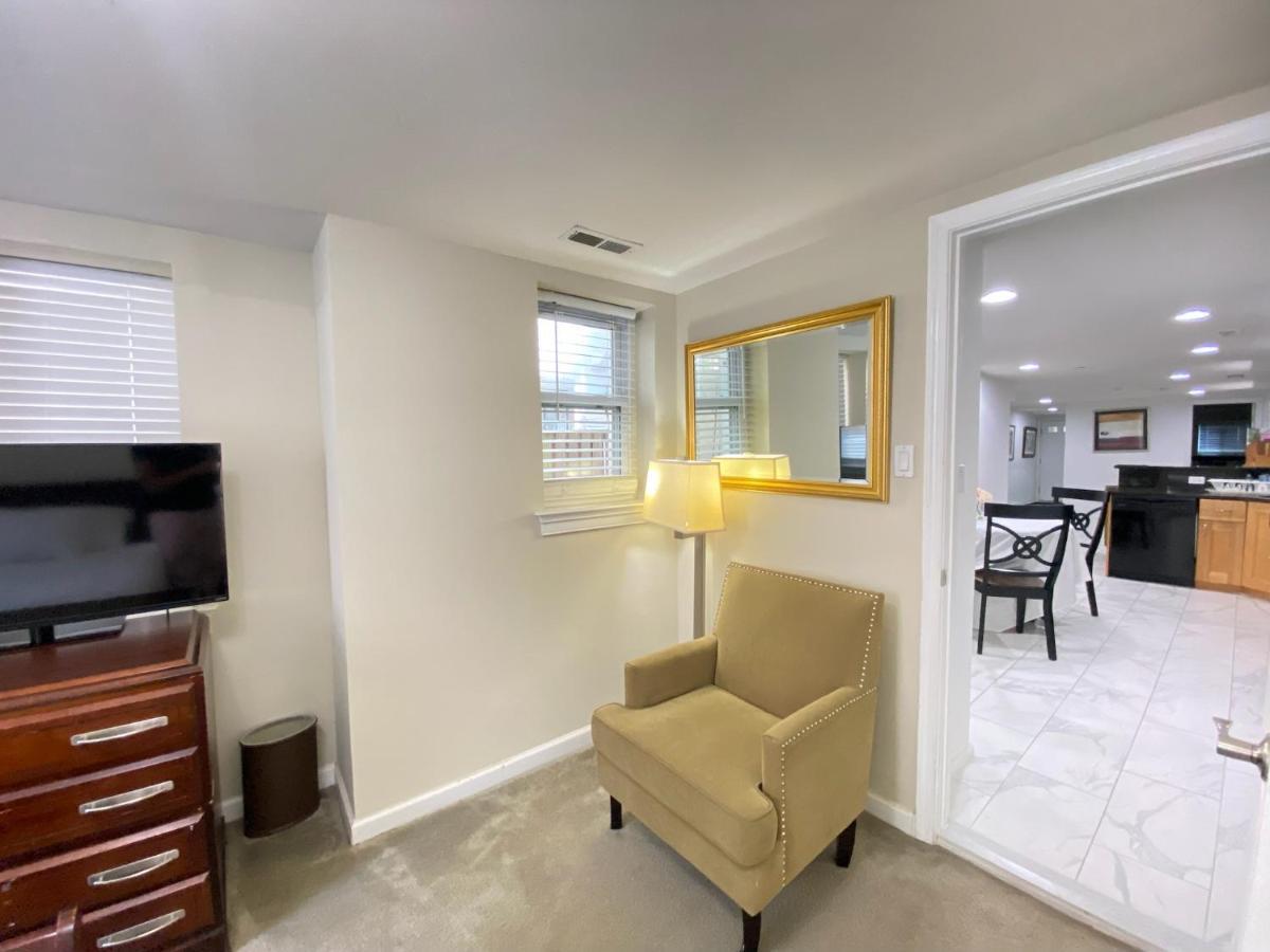 Lovely Remodeled 2Bdrm Basement Home Washington Esterno foto